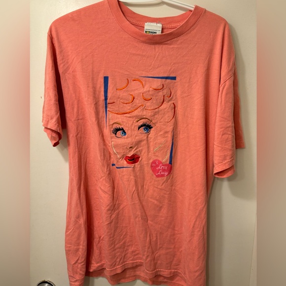 Vintage 1997 MGM Grand I Love Lucy Pink Embroidered Shirt - Picture 4 of 6